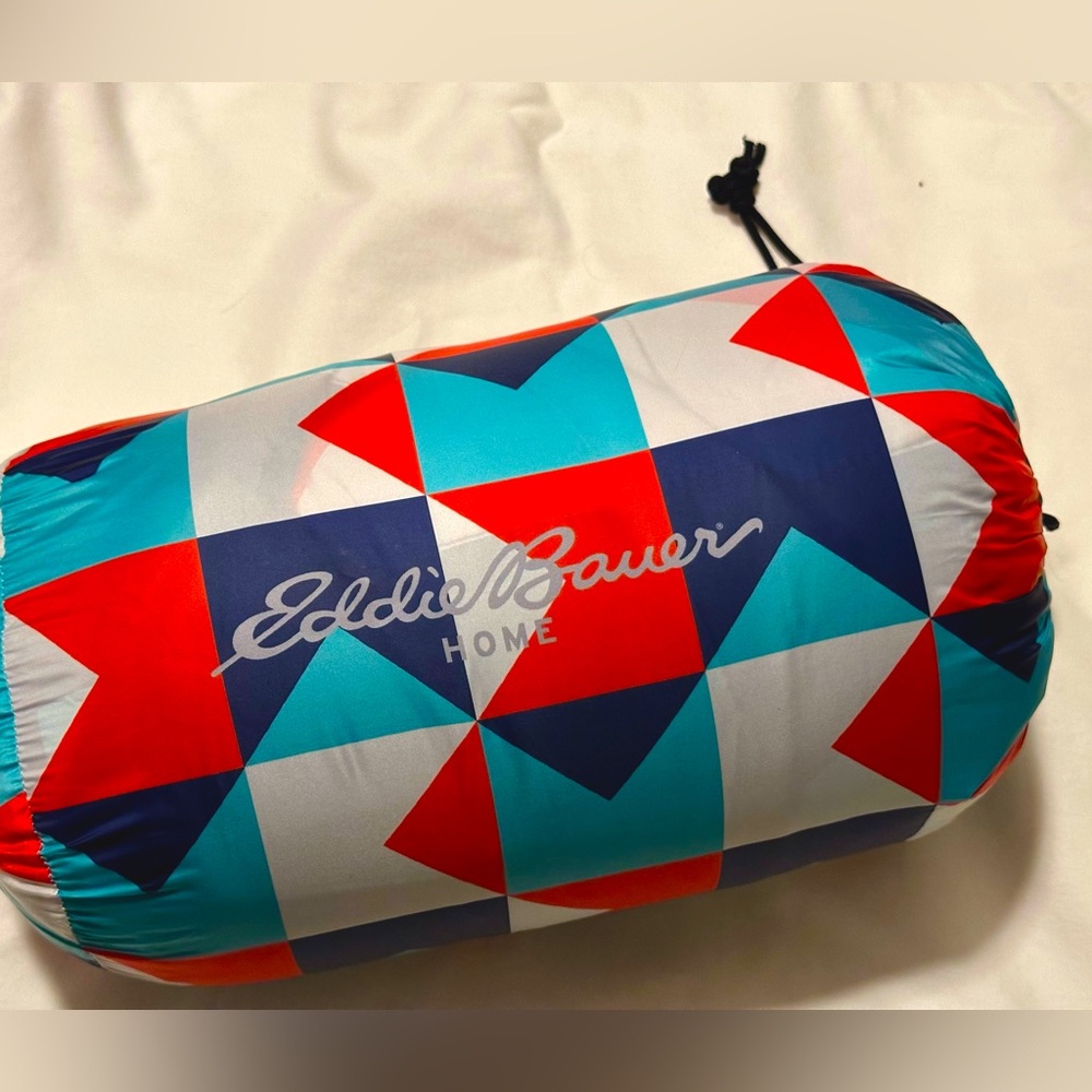 Eddie Bauer packable travel throw NWT not attached
